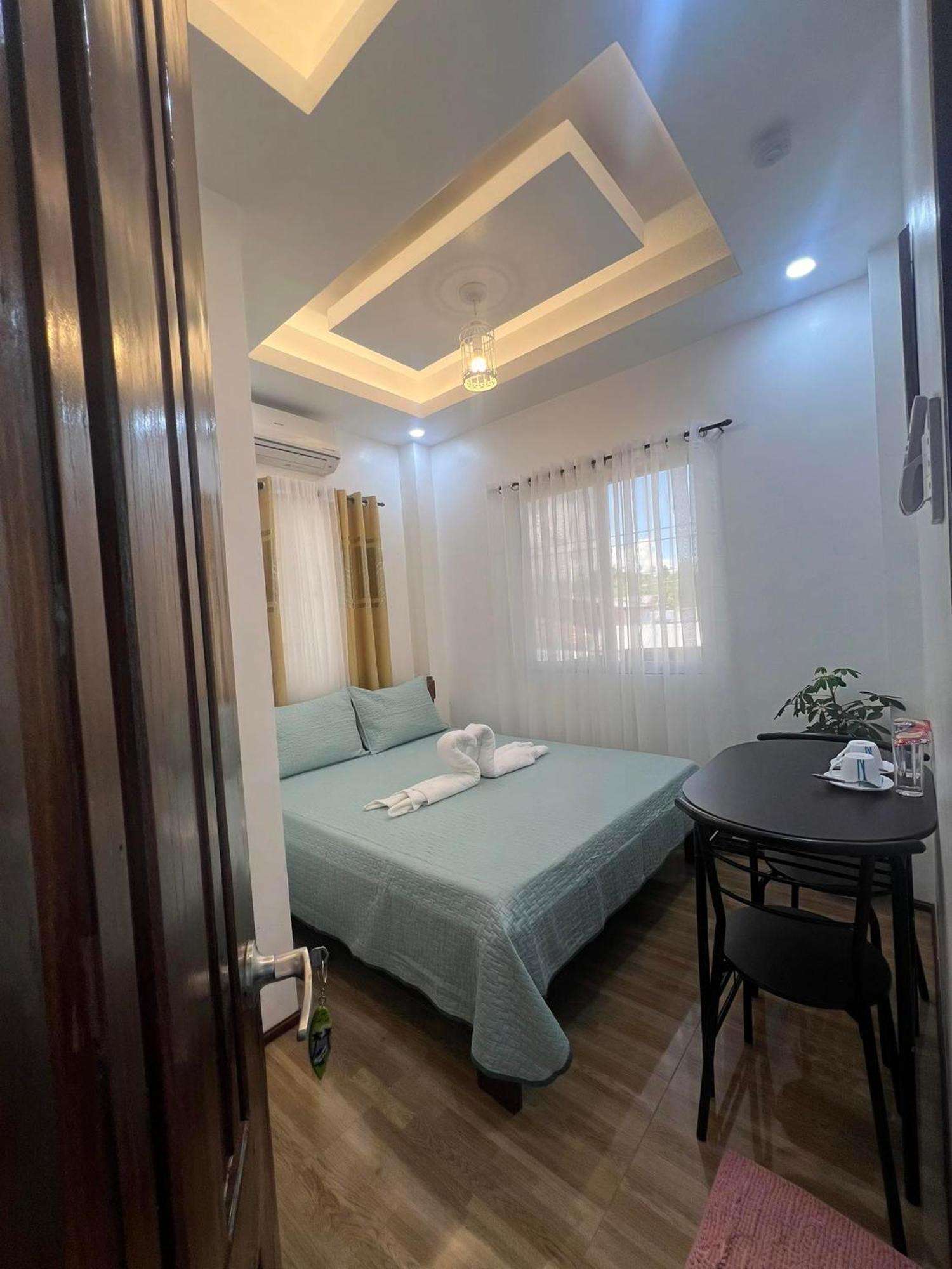 Rich-Vania Suites General Luna  Buitenkant foto